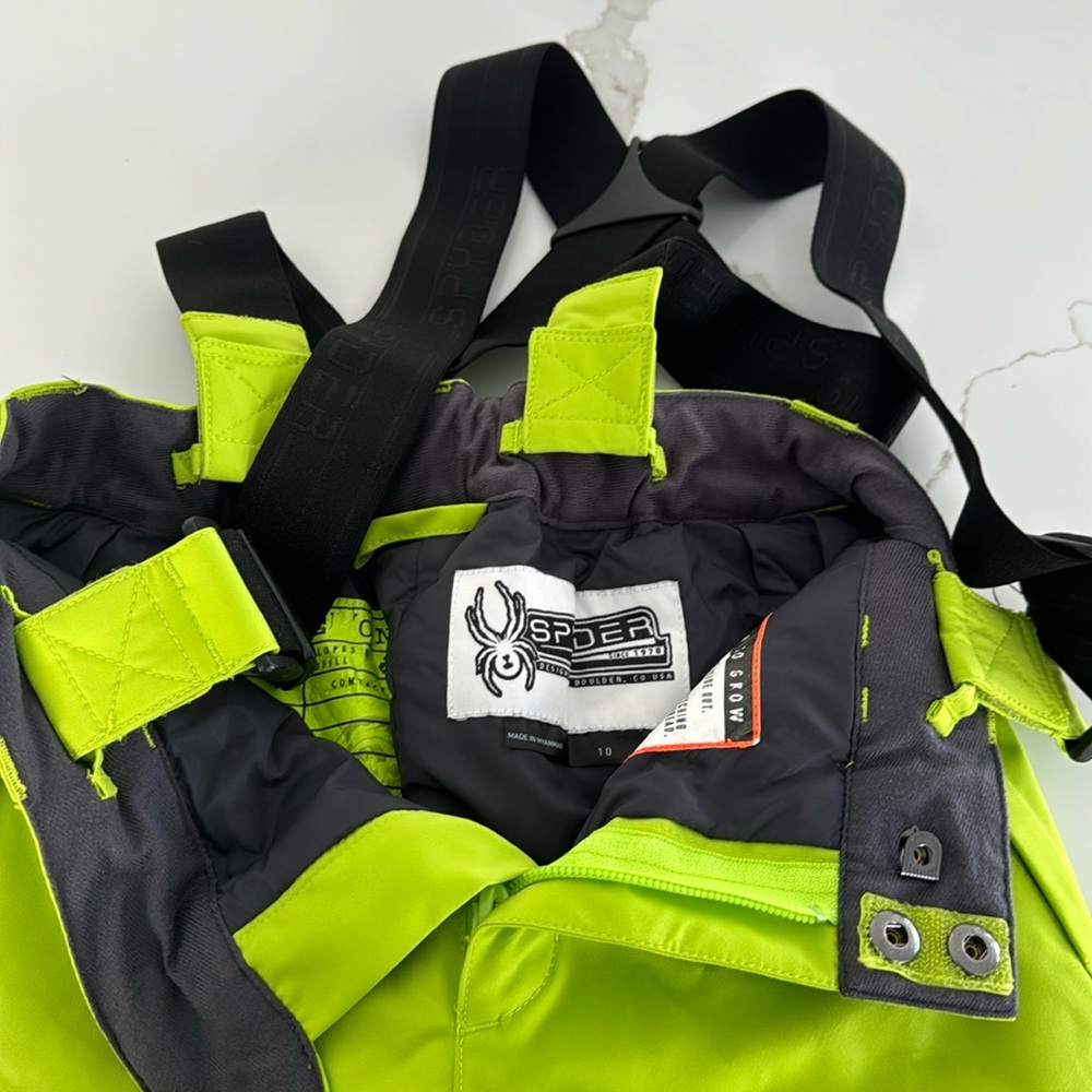 Boys Spyder Propulsion ski pants.